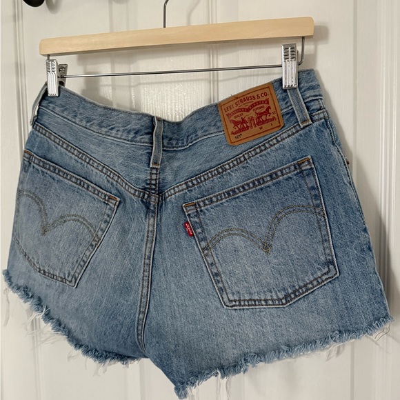 Levi’s Classic Blue 501 Denim Shorts - Picture 4 of 4